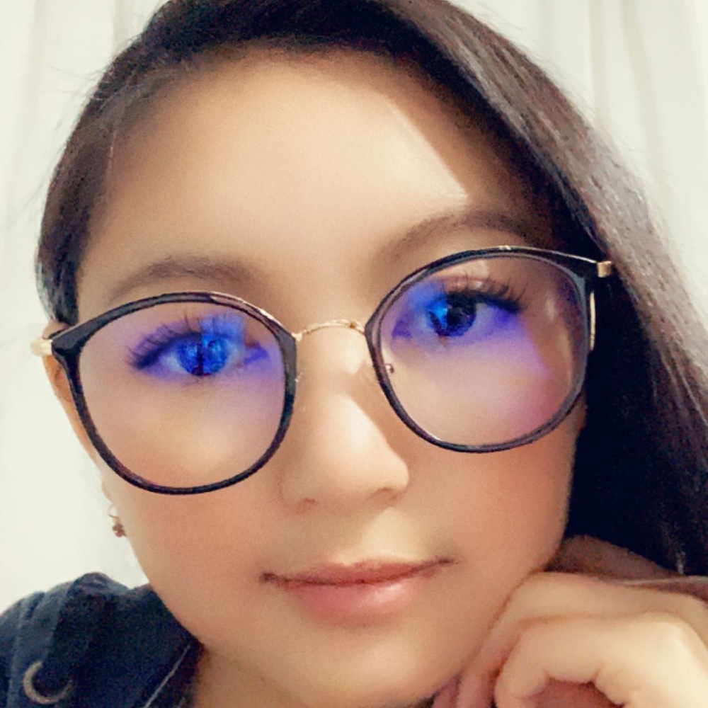 Meet your Posher, Lena